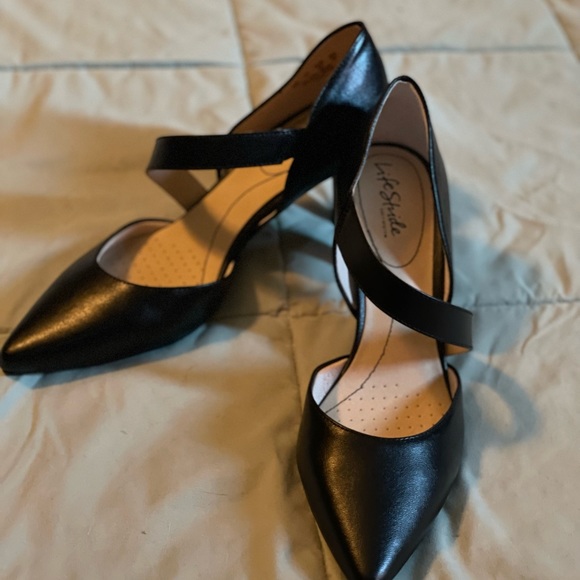 Black Heels with cushion 3” - Picture 5 of 5